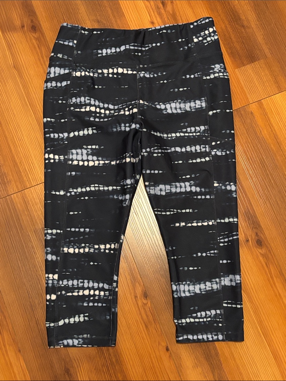Avia Blue & White Cropped Tie-Dye Active Capris